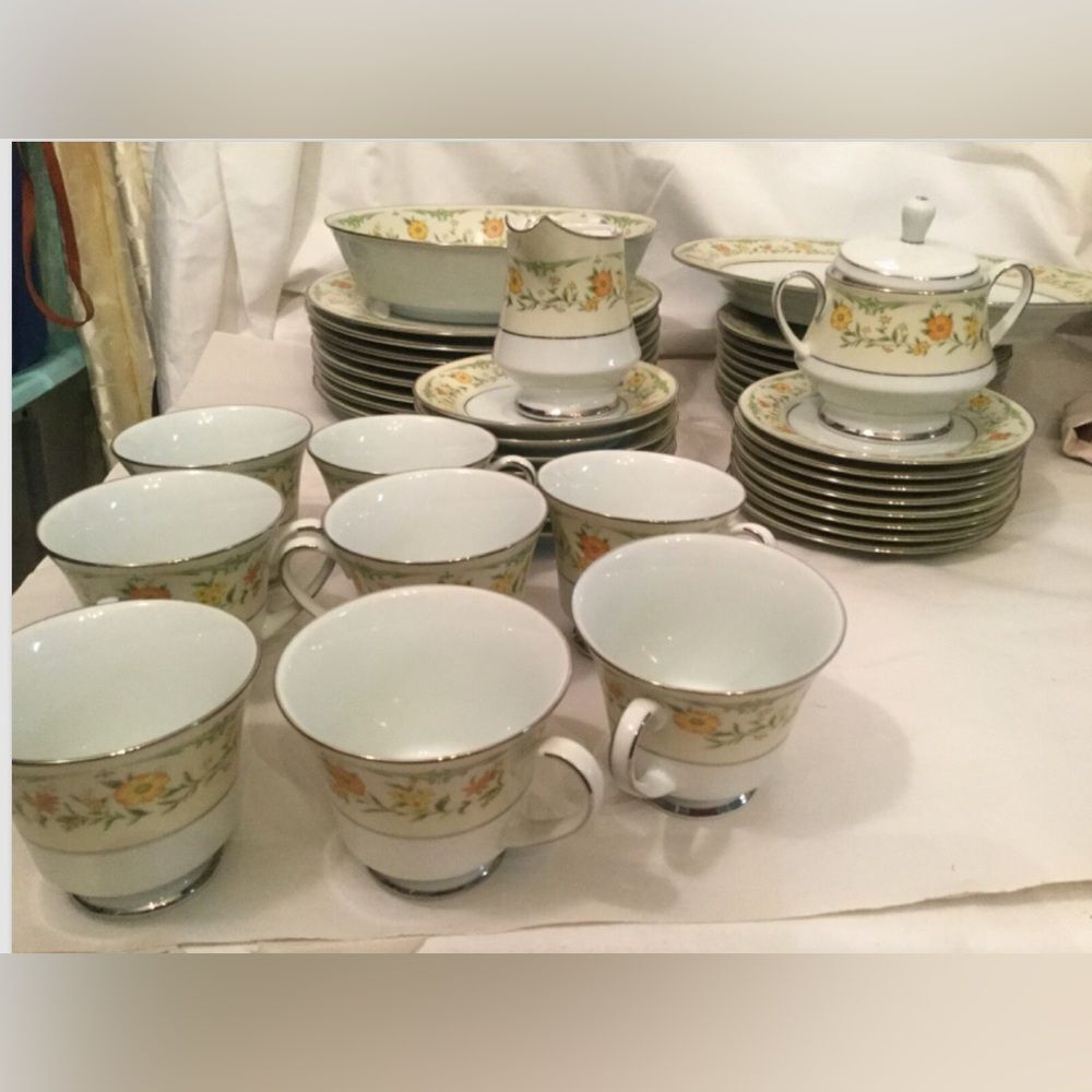 Noritake Atwood Pattern 2672 Platinum Green, Rust & Yellow Floral Pattern 45 pcs
